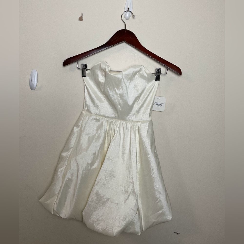 Altar'd State NWT Strapless Satin Bubble Hem Mini Dress White XS